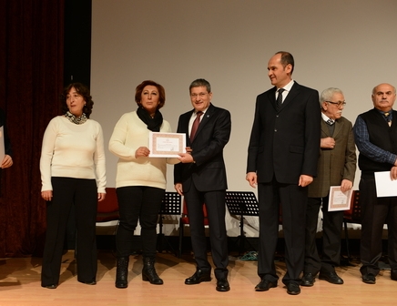 Öğretmenlerin gecesinde iki tören