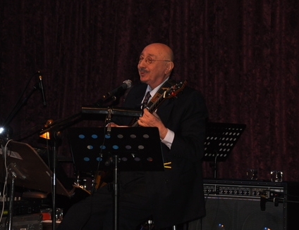 Müziği ve sesiyle büyüledi