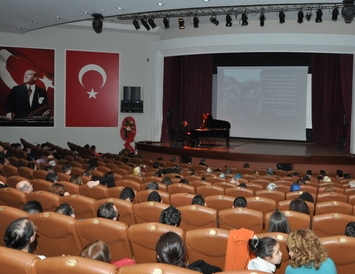 Çanakkale’yi notalarla yaşattı