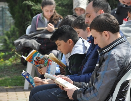 Önce okudular sonra bağışladılar