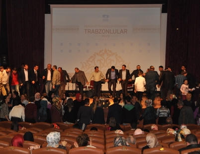 Horonla başladı horonla bitti