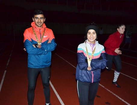 Yürüyerek şampiyon oldular