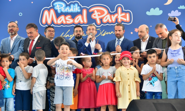 Pendik’te çocuklara masal dünyasının kapıları aralandı