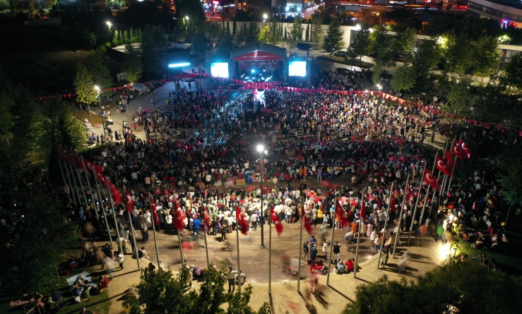 Açık hava etkinlikleri Fettah Can konseriyle sona erdi