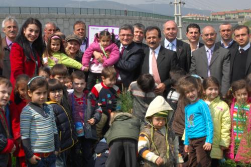 Minik Öğrencilerin Ağaç Sevgisi