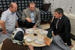 Şahin, iftarda evlere konuk oluyor