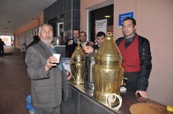 Soğuk havada Belediyeden sıcak sahlep